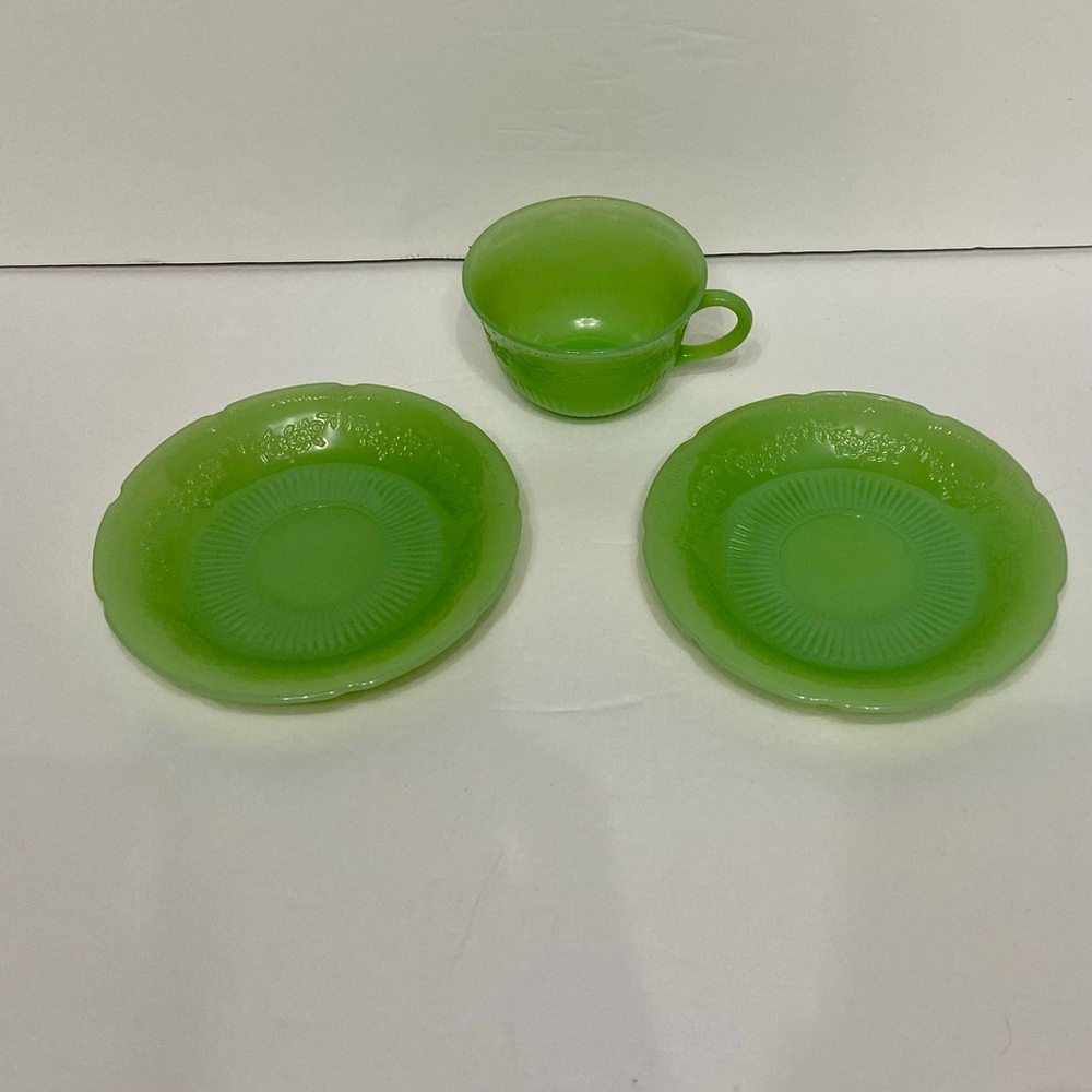 Vtg JADEITE (Jadite)/Anchor Hocking 3pc Set 2 Saucers 1 Cup Green Coffee Tea Set